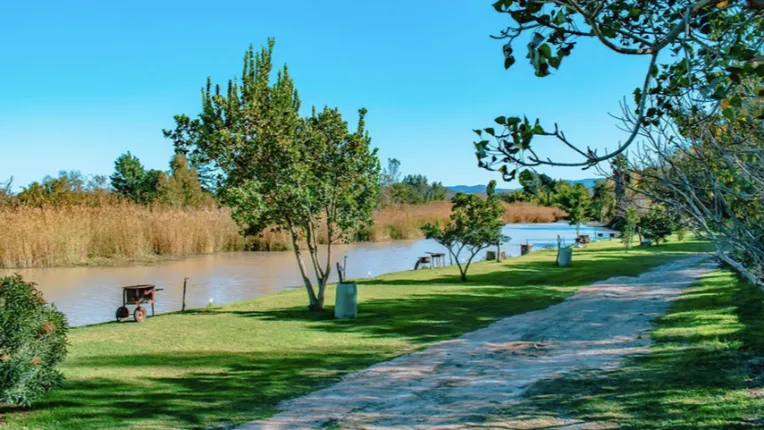 Sitrusoewer River Camp