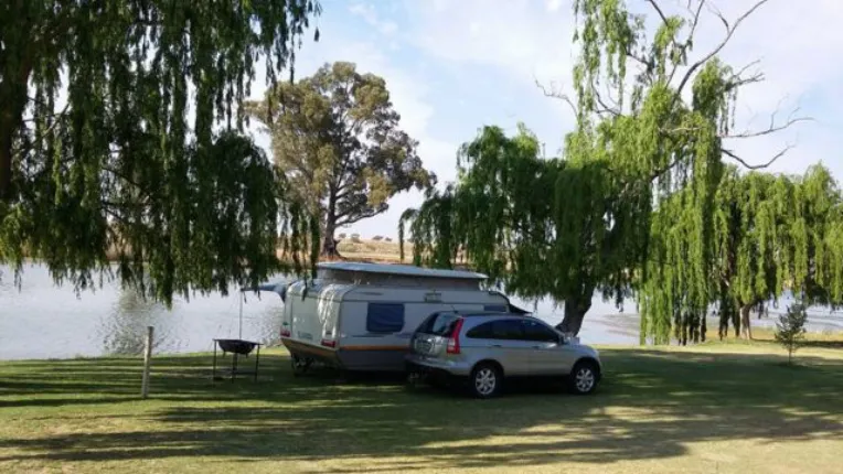 Riverside Country Club & Caravan Park